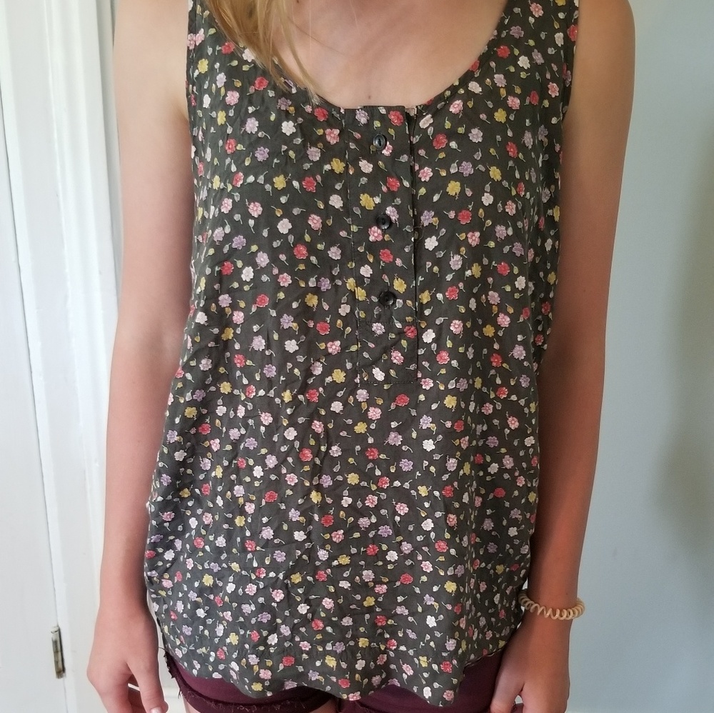 Charcoal grey Gap floral tank